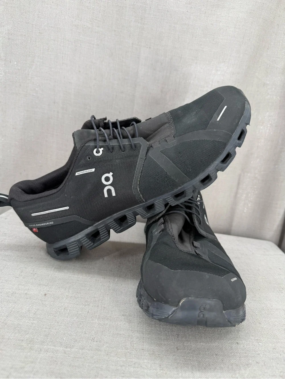 On running Cloud 6 Waterproof Black Casual Running Shoes | Men's Size 11.5 US